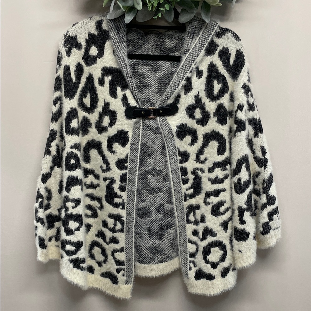 GM Leopard Print Hooded Sweater Poncho Faux Leather Closure OS